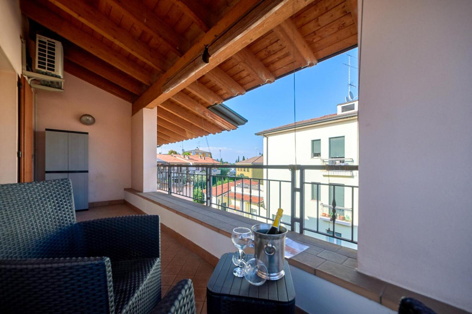 Dora'S Apartment Desenzano del Garda Ngoại thất bức ảnh